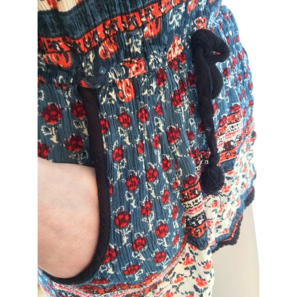 ❤SALE❤ NWOT Printed romper - Picture 4 of 6